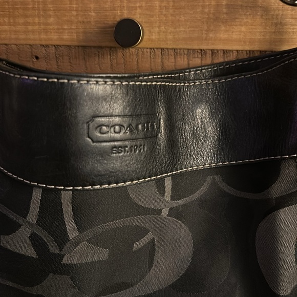 Black coach purse - Picture 2 of 6